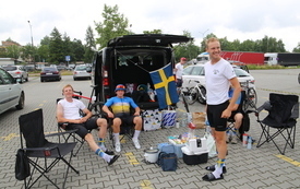 Ekipa ze Szwecji odpoczywa przed wyścigiem