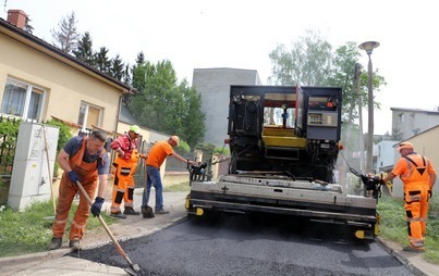 Zdjęcie do Remont drogi wewnętrznej na os. Sp&oacute;łdzielc&oacute;w