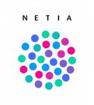 logo firmy Netia - koło składające się z licznych kropek o różnych barwach: zielonym, różowym, fioletowym, czerwonym, niebieskim. Powyżej koła czarny napis NETIA
