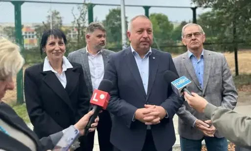 konfrencja kort tenisowy
