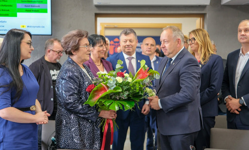 Zdjęcie do Prezydent Artur Łakomiec z wotum zaufania i absolutorium