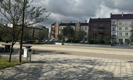 Zdjęcie do Metamorfoza ostrowieckiego Rynku coraz bliżej - przekazano plac budowy wykonawcy