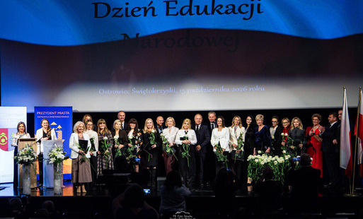 Zdjęcie do Święto ostrowieckiej oświaty. Były gratulacje, podziękowania i nagrody